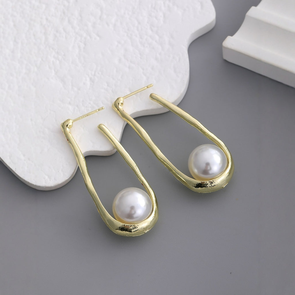 Vintage European And American Irregular Pearl Earrings For Women
